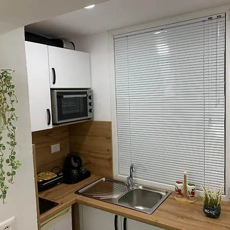 아파트 Tirana Apartment *